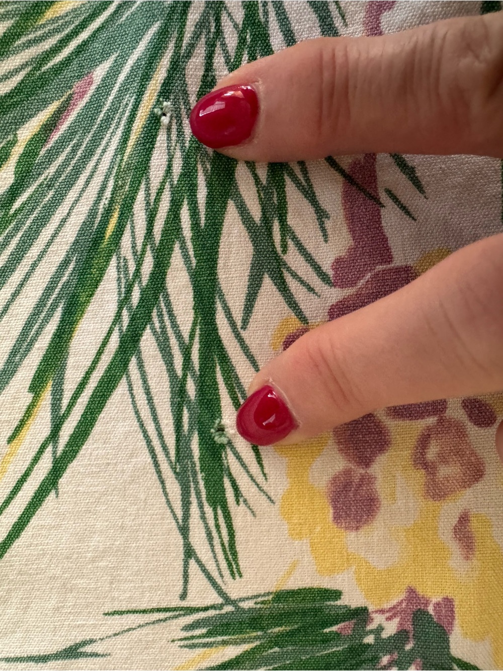 Vintage 1950’s Simtex Tablecloth Pine Cone Evergreen MCM 51” X 46” Tagged - Picture 6 of 11